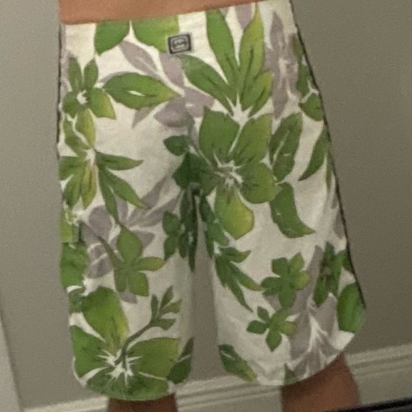 Floral Billabong Boardshorts - White & Green - Size 33 Medium Men’s Swimsuit - Picture 14 of 15
